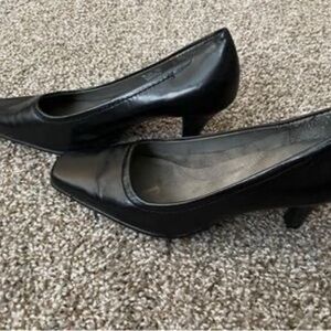 AEROSOLES Elegant Black Heels
